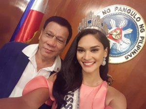 But of course, Miss Universe 2015 Pia Wurtzbach takes a mandatory selfie with President Rodrigo Duterte PHOTO FROM INSTAGRAM 
