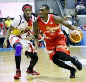 Marcus Simmons of Phoenix drives against Arizona Reid of San Miguel Beer during the elimination round of the Philippine Basketball Association Season 41 Governors’ Cup at the Araneta Coliseum. CONTRIBUTED PHOTO