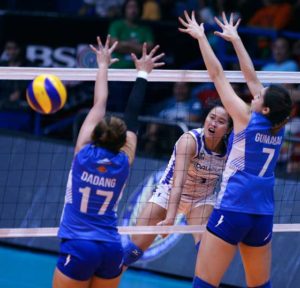 BaliPure’s Gretchel Soltones bangs away a kill against Pocari Sweat’s Siemens Dadang and Michele Gumabao during Game Two of their Final Four duel in the Shakey’s V-League Season 13 Open Conference on Saturday.  CONTRIBUTED PHOTO 