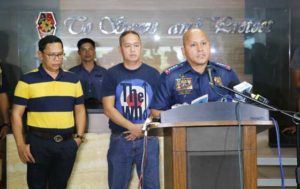 BEATING THE HEAT Director General Ronald ‘Bato’ de la Rosa (right) presents to the media two of three Mindanao politicians linked to illegal drugs. Maguing, Lanao del Sur Mayor Mamaulan Abinal Molok (left) and Ali Abinal (center), former mayor of Marantao town also in Lanao de Sur, surrendered hours after the President gave a ‘shoot on sight’ order to authorities hunting down 27 ‘narco-politicians.’