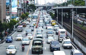  Heavy traffic seen at EDSa in guadalupe, Makati city on august 10.  PhOTO BY  DJ DIOSINA 