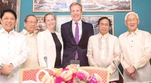 HOPEFUL Philippine government and communist leaders, along with their Norwegian hosts, pose for a photo at the resumption of peace talks. From left to right: chief Philippine negotiator Silvestre Bello 3rd, exiled Communist Party of the Philippines founder Jose Maria Sison, Elisabeth Slaattum of the Norwegian Foreign Minister’s Office, Norwegian Foreign Minister Boerge Brende, Philippine Presidential Peace Adviser Jesus Dureza and National Democratic Front leader Luis Jalandoni. AFP PHOTO 