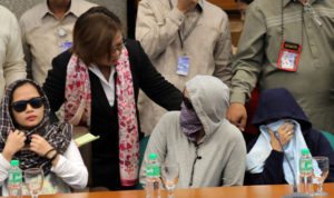 AGGRIEVED Senator Leila de Lima comforts witnesses to her investigation on drug-related killings under the Duterte administration on Monday. The hearing resumes today. PHOTO BY BOB DUNGO 