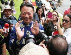 AMBUSHED Chinese Ambassador Zhao Jianhua finds himself in the midst of journalists after the ceremony marking National Heroes’ Day at the Libingan ng mga Bayani in Taguig City Monday. PHOTO BY RENE H. DILAN  