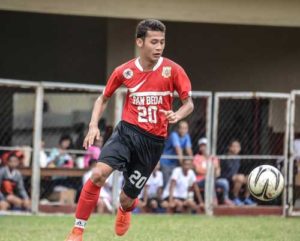 San Beda Team B standout Marlon Francia mounts an attack against Malayan Colleges Laguna in their Second Division meeting on Sunday. San Beda-B won, 6-0. PHOTO COURTESY OF ANG LIGA
