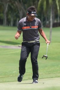 Clyde Mondilla celebrates after holing out with a double-bogey on the first playoff hole and nipping Orlan Sumcad for the crown. CONTRIBUTED PHOTO