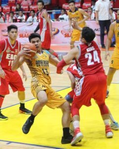 JRU’s Jordan Dela Paz (13) defends the ball against Igee King (24) of EAC and Remy Morada (11) during an NCAA Season 92 men’s basketball game on Tuesday at The Arena in San Juan City. PHOTO BY RUY MARTINEZ