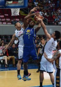 Bradwyn Guinto (5) of Mahindra blocks the shot of Moala Tautuaa (7) during the 2016 PBA Philippine Cup Elimination at MOA Arena. PHOTO BY RUSSELL PALMA