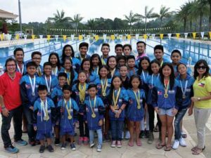 Philippine Swimming League President Susan Papa and Secretary General Maria Susan Benasa with the medalists on Day 2 of the 2016 Singapore Invitational Swimming Championship. CONTRIBUTED PHOTO