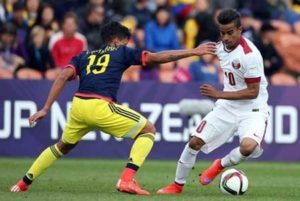Qatar’s Akram Afif (right) looks to beat the defence from Colombia’s Victor Gutierrez (L) during the FIFA Under-20 World Cup football match between Qatar and Colombia in Hamilton on May 31, 2015. AFP PHOTO
