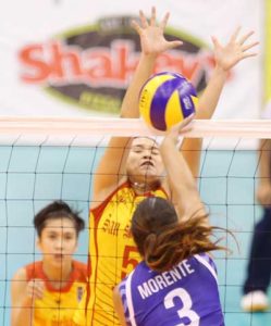 Ateneo’s Michelle Morente has not only SSC’s Gretchel Soltones to defy but also the net as she comes up short with her attack during their Shakey’s V-League Collegiate Conference encounter at the Philsports Arena. CONTRIBUTED PHOTO