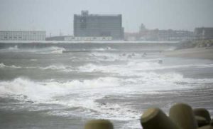 DANGEROUS WATERS Waves beat against the seashore in Ishinomaki, Miyagi prefecture, on Tuesday as Typhoon Lionrock makes its course towards northeastern Japan. AFP PHOTO