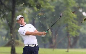 American Blake Snyder hits his approach shot on No. 15. CONTRIBUTED PHOTO