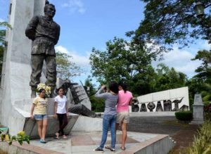 SUPREMO Visitors pose for photos before a monument to Katipunan leader Andres Bonifacio in Maragondon, Cavite, the site where he was allegedly ordered executed by the revolutionary government of Emilio Aguinaldo in 1897. PHOTO BY RUSSELL PALMA