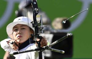 South Korea’s Hyejin Chang shoots an arrow during the Rio 2016 Olympic Games women’s quarterfinal match at the Sambodromo archery venue in Rio de Janeiro, Brazil on Friday.  AFP PHOTO