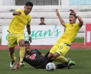 Global FC’s Dennis Villanueva (left) and OJ Clarino (right) scramble for the ball against Kaya FC’s Jovin Bedic (center) in the United Football League on Saturday at the Rizal Memorial Football Stadium in Manila. CONTRIBUTED PHOTO