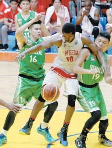 San Beda’s Donald Tankoua battles for the loose ball against Sanit Benilde’s Edward Dixon and Christian Fajarito during a National Collegiate Athletic Association Season 92 men’s basketball game at The Arena in San Juan City on Tuesday. PHOTO BY RENE H. DILAN