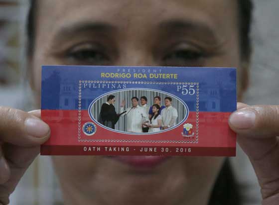  A postal employee shows a special stamp commemorating the inaugural of President Rodrigo Duterte as the Philippines’ 16th President on June 30, 2016. PHOTO BY RENE H. DILAN 