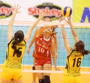 San Beda’s Satriani Espiritu (10) connects on a hit against FEU’s Toni Rose Basas (16) as Lady Tam Jerrili Malabanan tries to provide help during their Shakey’s V-League Collegiate Conference duel at the Philsports Arena.  CONTRIBUTED PHOTO 