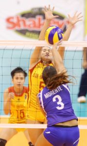 Ateneo’s Michelle Morente unleashes a powerful hit against San Sebastian College’s Grethcel Soltones during their Shakey’s V-League Collegiate Conference encounter at the Philsports Arena. The Lady Stags take on Technological Institute of the Philippines while the Lady Eagles tackles Perpetual Help in their respective matches today. CONTRIBUTED PHOTO