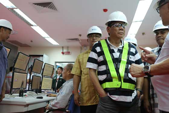 President Rodrigo Duterte leads the inspection of the coal power plant opened by Filinvest Development Corp. in Misamis Oriental on Thursday. MALACAÑANG PHOTO