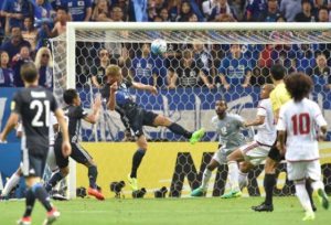 Japan’s midfielder Keisuke Honda (center) tries to a heading shoot against United Arab Emirates (UAE) during their football match in the final round of Asian qualifiers for the 2018 World Cup at Saitama Stadium on Friday. AFP PHOTO