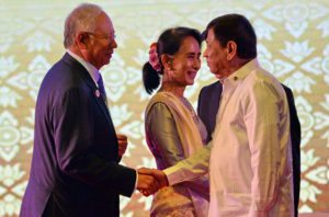 REGIONAL STAGE President Rodrigo Duterte (right) shakes hands with Malaysian Prime Minister Najib Razak (left) as Myanmar’s democracy icon Aung San Suu Kyi (center) passes by. Duterte attended the opening of the Association of Southeast Asian Nations (Asean) Summit in Vientiane, Laos on Tuesday. The gathering will see leaders of the 10 Asean members meet by themselves, then with leaders from the US, Japan, South Korea and China. AFP Photo