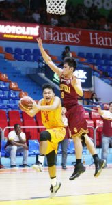 aurenz Victoria of Mapua drives on JeffreyCoronel of Perpetual during an NCAA men’sbasketball at San Juan Arena on Friday.PHOTO BY RUSSELL PALMA