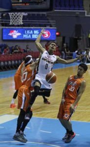 Paolo Taha of Mahindra loses the ball against Jared Dillinger of Meralco during a PBA Governor’s Cup game at the Araneta Coliseum on Wednesday. PHOTO BY RUSSELL PALMA