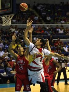 JUNMAR VS JAPETH San Miguel Beer's Junmar Fajardo battles for the ball against Japeth Aguilar of Ginebra during a PBA Governor’s Cup game at the Araneta Coliseum on Wednesday. PHOTO BY