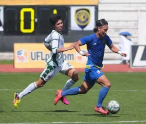 Japanese winger Hikaru Minegehi of Global FC (right) cruises past the defense of Green Archers United FC’s John Gumban in the United Football League match last Sunday. CONTRIBUTED PHOTO