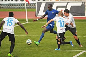 Global FC’s Ivorian striker Arthur Kouassi maneuvers through the tough defense of Stallion FC in the United Football League on Sunday. UFL MEDIA PHOTO