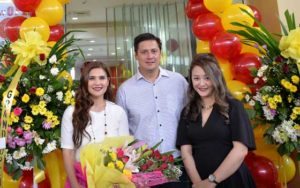  Ystilo president Vina Morales (left) with celebrity-turned-councilor Matthew Mendoza (center) and franchisee Rosselle Sobrepeña at the Palawan branch opening