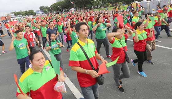 Hundreds show up for the ‘Alay Lakad’ walk for a cause for out-of-school youth at Rizal Park on Sunday. Participants marked the 44th year of the annual civic event. PHOTO BY BOB DUNGO