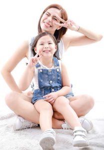  Bettinna Carlos is a solo parent by choice to a five-year old beautiful and God-fearing girl named Amanda or ‘Gummy’ 