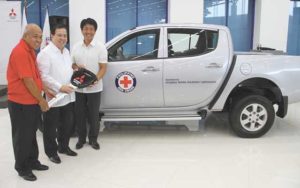 (From left) Philippine Red Cross Laguna chapter chairman of the  board Jaime Ching, Philippine Red Cross chairman Sen. Richard Gordon and MMPC president Yoshiaki Kato.