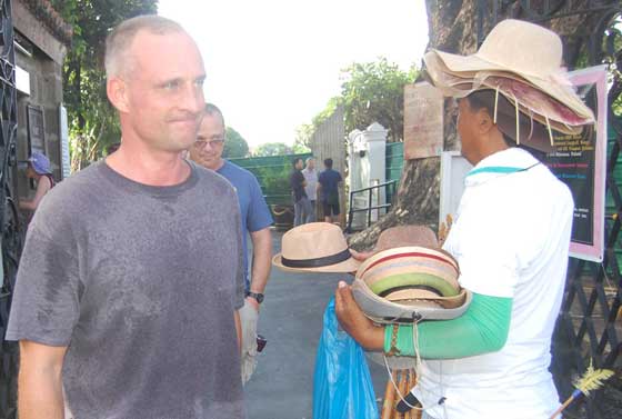 A vendor sells souvenirs to a foreigner in Fort Santiago in Manila’s Intramuros district on Sunday. Tourist arrivals apparently have not been affected much by concerns about the safety of visitors from overseas. PHOTO BY ROGER RAÑADA