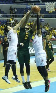 Far Eastern University’s Prince Orizu (center) battle for a rebound against University of the Philippines’ Andres Desiderio (left) and Andrew Harris during the University Athletic Association of the Philippines Season 79 men’s basketball tournament on Sunday at the Araneta Coliseum. photo by BOB DUNGO JR.