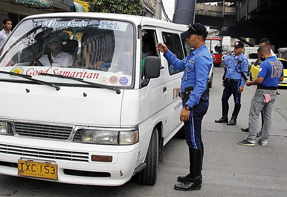  A motorist gets a ticket from a traffic enforcer.  PHOTO BY MIKE DE JUAN 