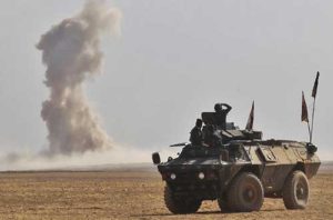 Iraqi forces battle against Islamic State (IS) group jihadists in the Bajwaniyah village, about 30 kms south of Mosul, on Tuesday as they advance to liberate Mosul from the group. AFP P