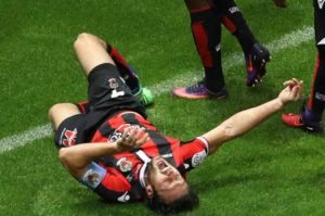 Nice’s French defender Paul Baysse reacts after being fouled during the French L1 football match between Nice(OGCN) and Lyon (OL) on Saturday at the Allianz Riviera stadium in Nice, southeastern France. AFP PHOTO