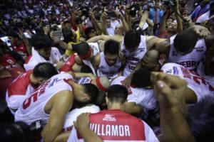 The Gin Kings bow in prayer after winning the Philippine Basketball Association Governor’s Cup on Wednesday at the Araneta Coliseum. Photo by Russell Palma