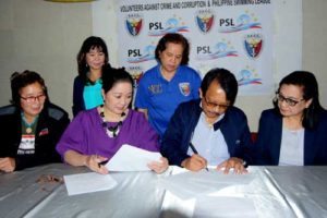 Former Senator Nikki Coseteng (second from left) of PSL and VACC Chairman Dante Jimenez sign a Memorandum of Agreement to jointly fight corruption in Philippine sports at the Max Restaurant in Ermita, Manila on Tuesday. PHOTO BY BOB DUNGO JR.