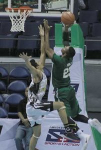 De la Salle U’s Ben Mbala drives on Justin Arana of University of Santo Tomas during a UAAP men’s basketball game at the Araneta Coliseum. PHOTO BY BOB DUNGO JR.