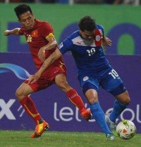 Phil Younghusband (right) tackles with a Vietnamese player during the presvious edition of the AFF Suzuki Cup. AFP FILE PHOTO 