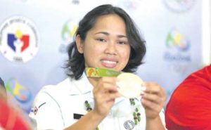 Hidilyn Diaz during a press con upon her arrival from the Rio Olympics. PHOTO BY RUSSELL PALMA