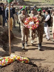 FRESH TENSIONS Handout photo from Pakistan's Inter Services Public Relations shows Pakistani troops laying a wreath at the grave of a soldier killed in firing along the Line of Control that divides the disputed territory of Kashmir, during a funeral in the Astore district of the Gilgit-Baltistan region, some 127 kilometers southeast of Gilgit, northern Pakistan. AFP PHOTO