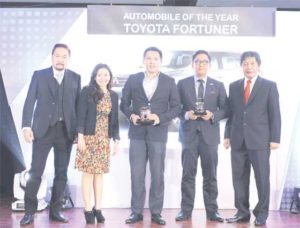 Executives of Toyota Motor Philippines receive the Automobile of the Year award for the all-new Fortuner SUV from Auto Focus host and producer Ray Butch Gamboa (far left).