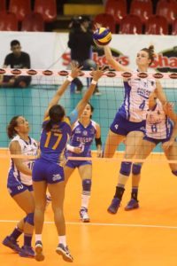 Pocari Sweat’s Andrea Kacsits towers over Air Force’s Jocemer Tapic for a hit during their Shakey’s V-League Reinforced Conference encounter at the Philsports Arena. CONTRIBUTED PHOTO 