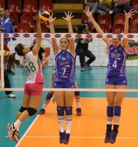 Laoag’s Jovielyn Prado (18) challenges Pocari Sweat’s solid net defense put up by Michelle Gumabao (7) and import Kay Kacsits (4) during their Shakey’s V-League Reinforced Conference duel at the Philsports Arena. CONTRIBUTED PHOTO